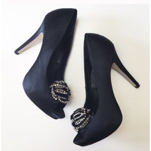 NIB STEVE MADDEN LUXE BLACK CROWN PUMPS
